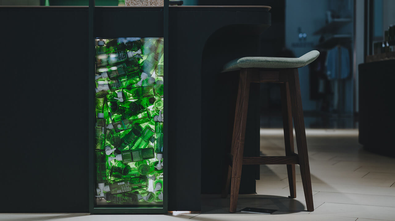 2017 年起，綠藤直營門市展開空瓶回收計畫，累積至今已超過 28 萬瓶空瓶。